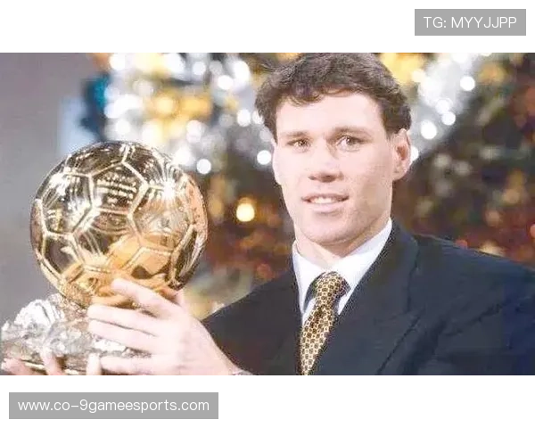 20世纪十大足球巨星传奇人物与他们的辉煌成就回顾