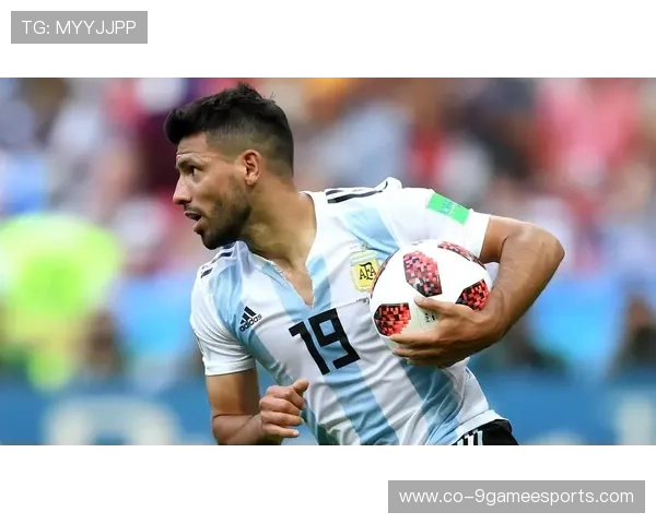 一位足球球星用坚毅与梦想书写感人故事激励无数年轻心灵