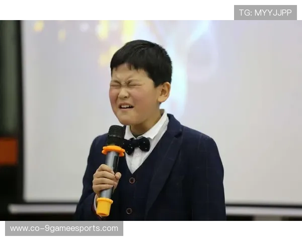 以足球星人偶为核心展开的创意收藏与青春热血梦想故事