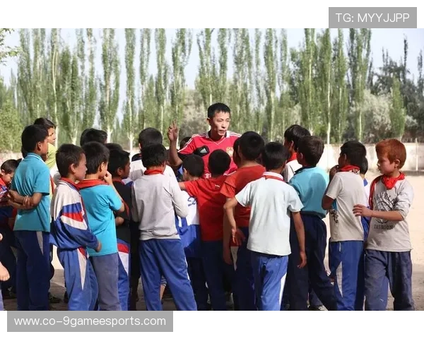 喀什六中足球队球星带领团队征战赛场展现青春风采