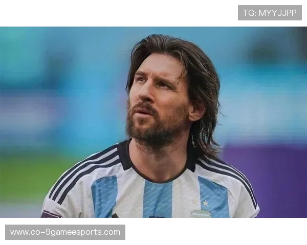 最具魅力的长发足球球星风采展现，他们的帅气与技艺并肩闪耀赛场