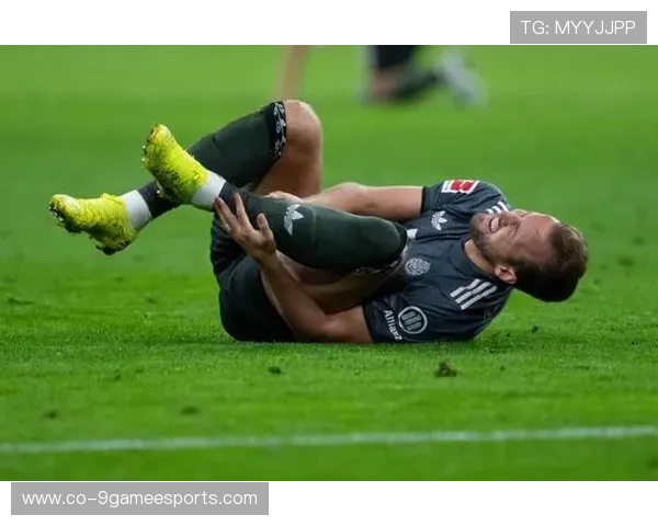 足球球星因脚疼困扰赛场表现 伤情是否影响赛季前景引发关注 足球球星因脚疼困扰赛场表现 伤情是否影响赛季前景引发关注