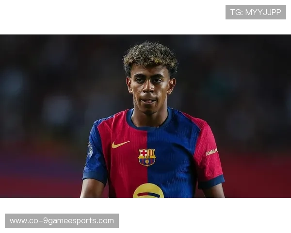 足球球星独特发型两条杠设计分析与时尚潮流趋势解读 足球球星独特发型两条杠设计分析与时尚潮流趋势解读